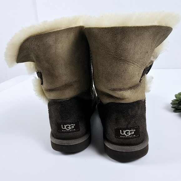 UGG Australia Boots Bailey Button Sheepskin Shearling Winter 5838 Size 9 Women’s - Picture 6 of 12